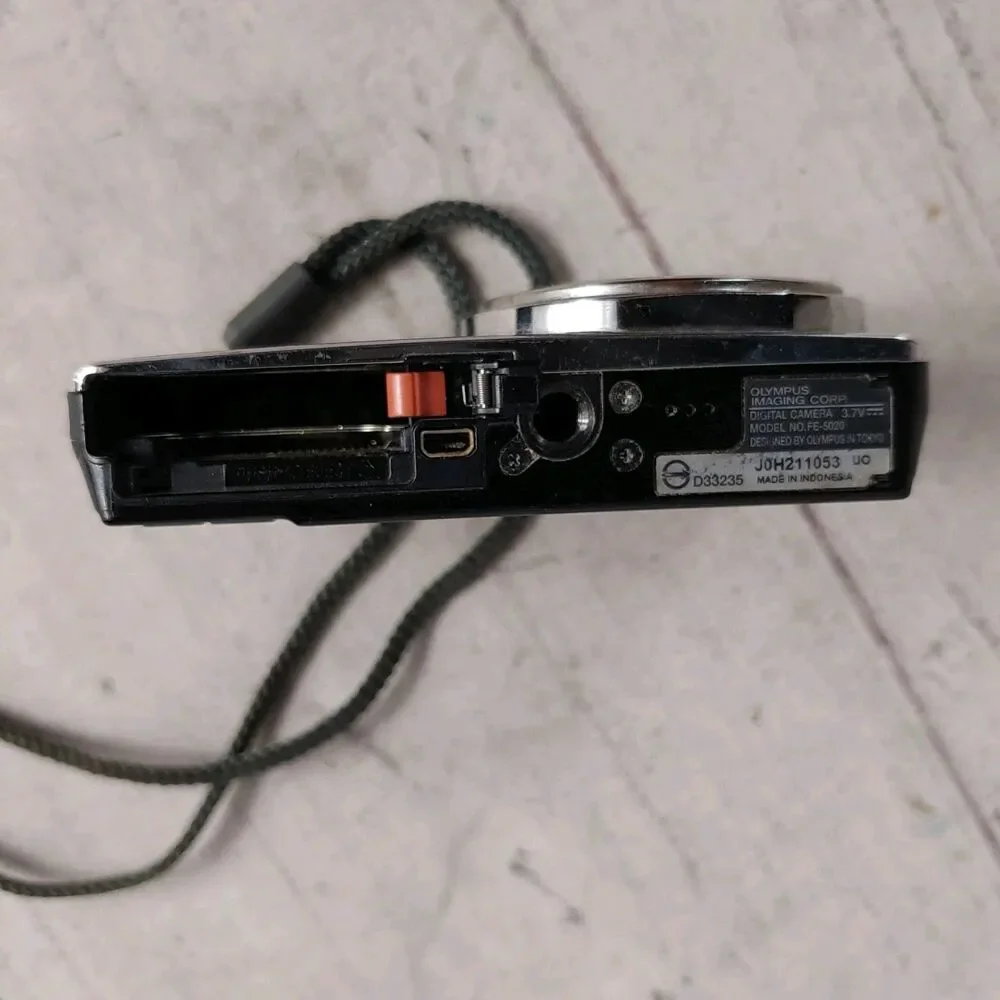 NO BATTERY COVER - Olympus FE-5020 12MP Digital Camera Y2K - TESTED WORKING